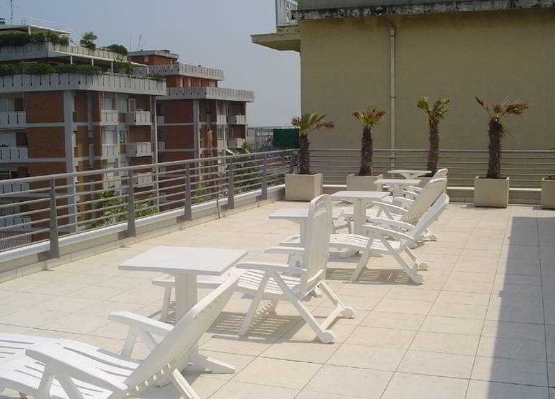Club Meeting Hotel Римини Екстериор снимка