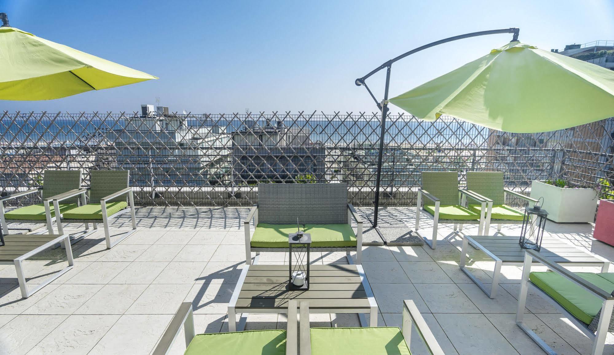 Club Meeting Hotel Римини Екстериор снимка