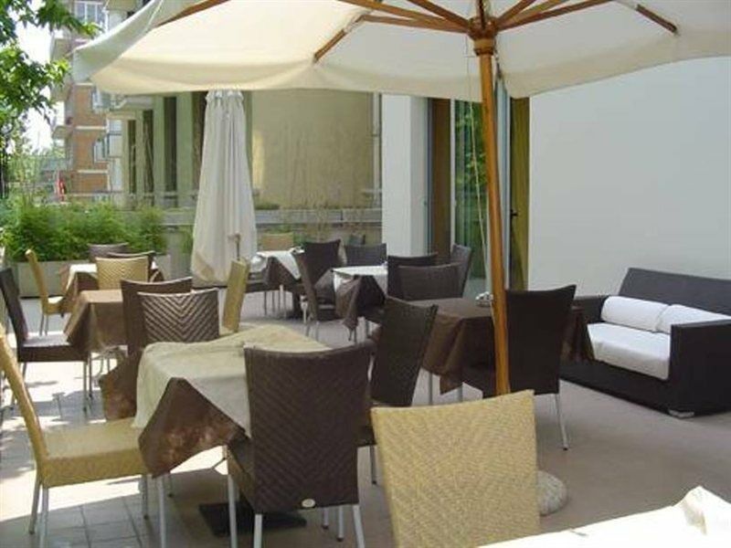 Club Meeting Hotel Римини Екстериор снимка